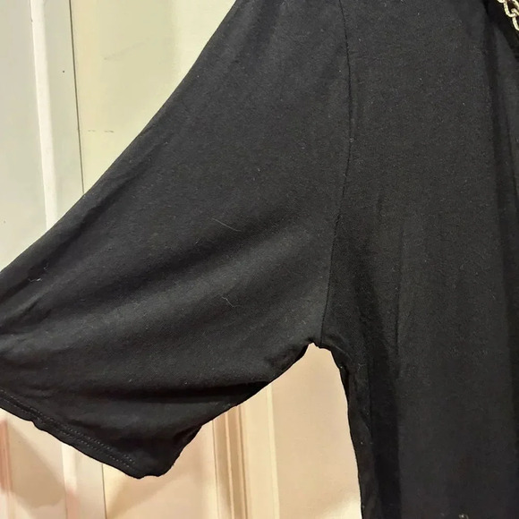 Fab’rik‎ Black Dressy T Shirt with Gold Trim size Large - Picture 5 of 7